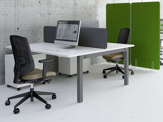 Mẫu bàn làm việc văn phòng có vách ngăn hai người vô cùng tiện dụng và dễ dàng sử dụng